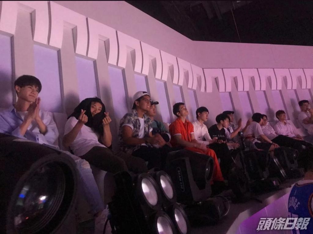 當年錄影《全民造星》相片，阿Dee（左二）還做手勢對鏡頭影相。